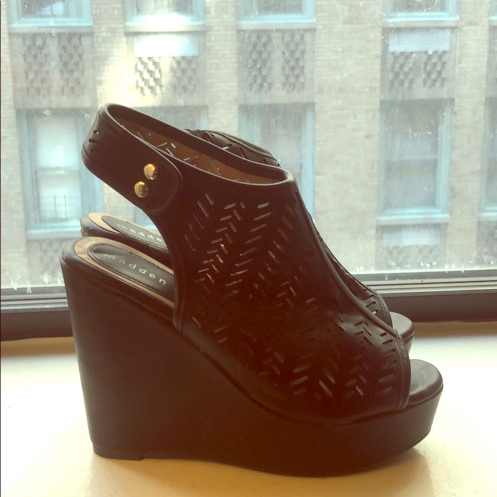Black Madden Girl wedges